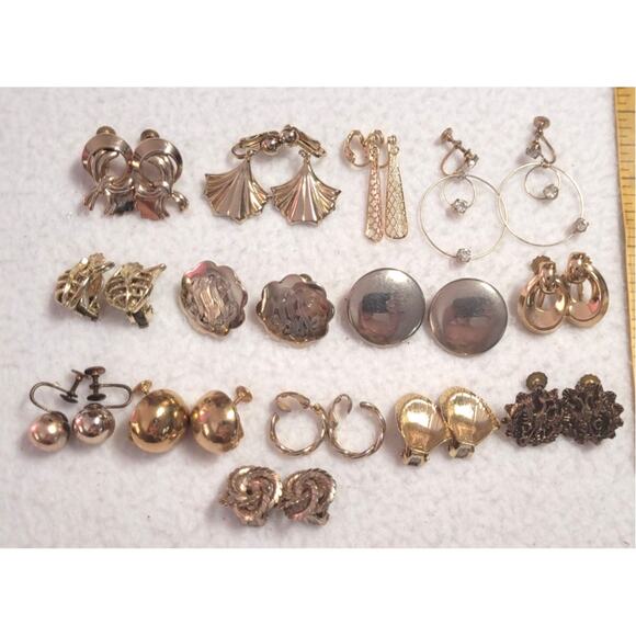 14 Pc Vtg Clip On Screw Back Earrings Silvertone Goldtone Button Dangle Hoops - Picture 1 of 9